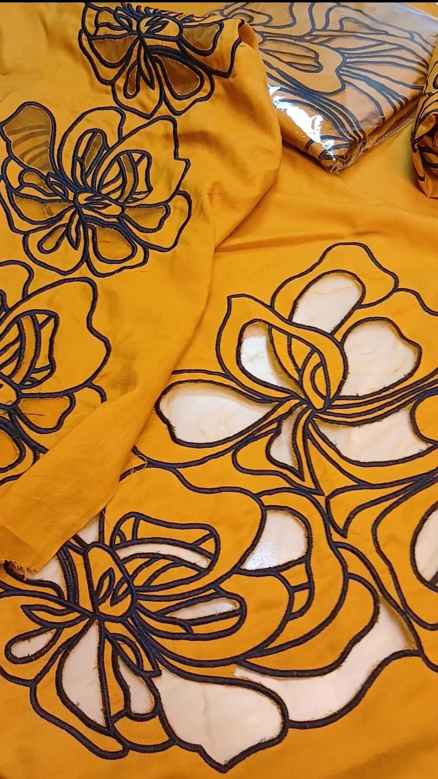 Aneela’s Luxury Dhanak 2-Piece Suit – Stylish & Comfortable