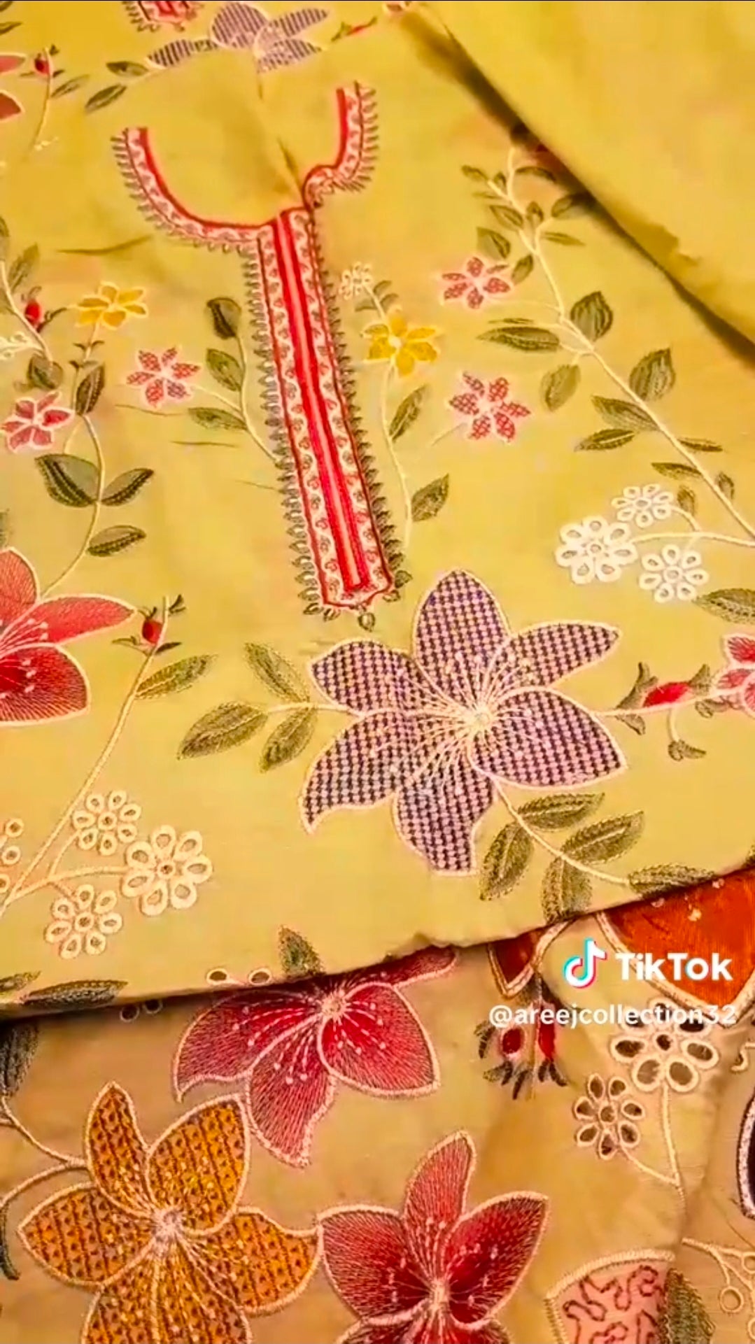 Gulkaari Luxury Lawn With Applic  Flowers & Lawn Dupatta 3pc (Unstitched)