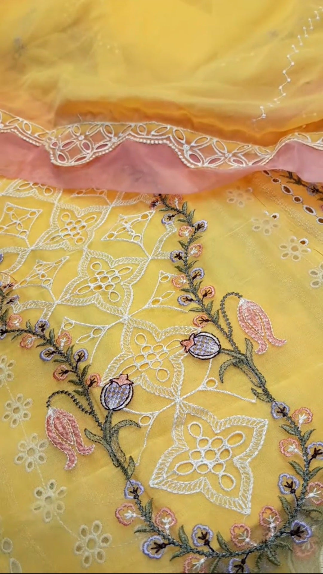 Aneelas Luxury Lawn New Article 3pc (Unstitched)