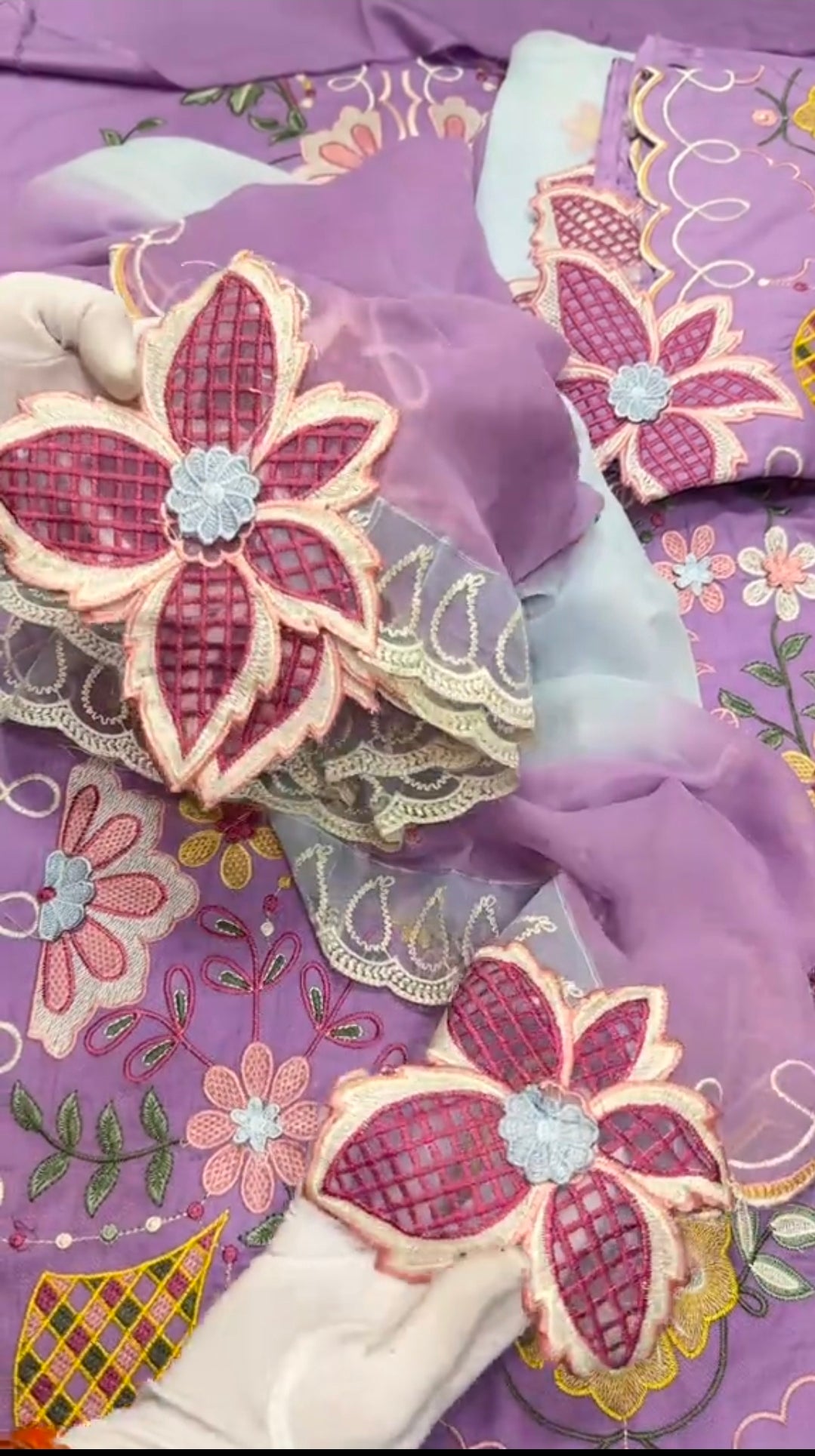 Mian Mian Designer Collection: 3D Flower Dhanak 3Pc Unstitched Suit